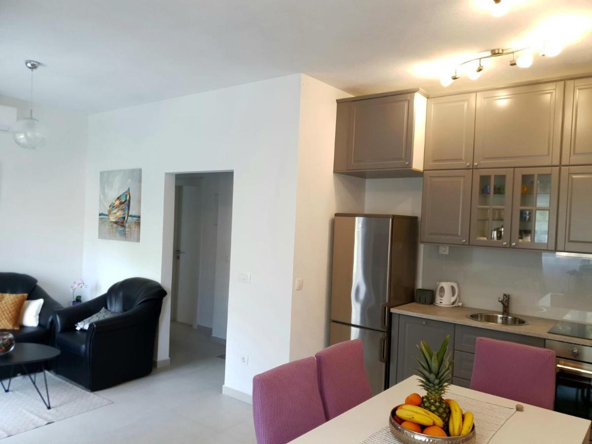 Orchid Seaview Apartment With Garage Parking 자톤 외부 사진
