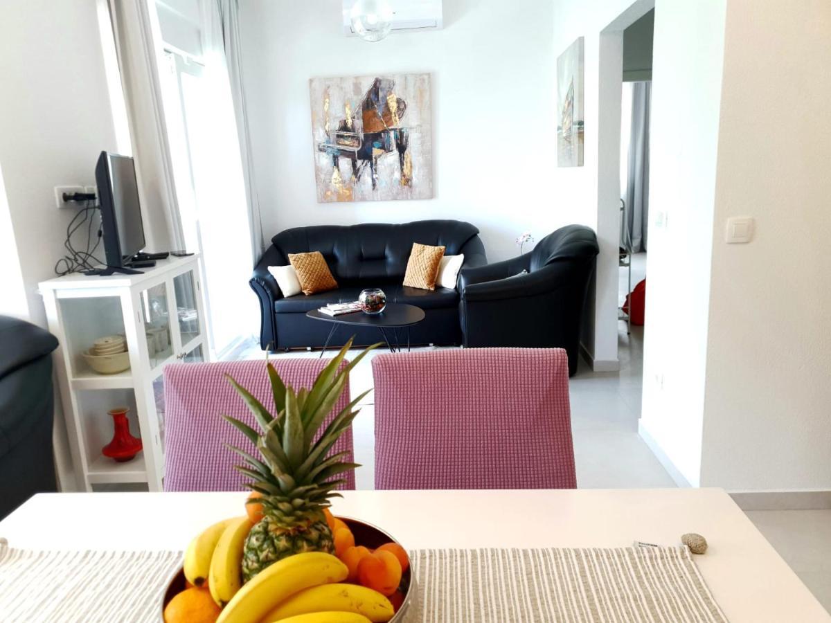 Orchid Seaview Apartment With Garage Parking 자톤 외부 사진